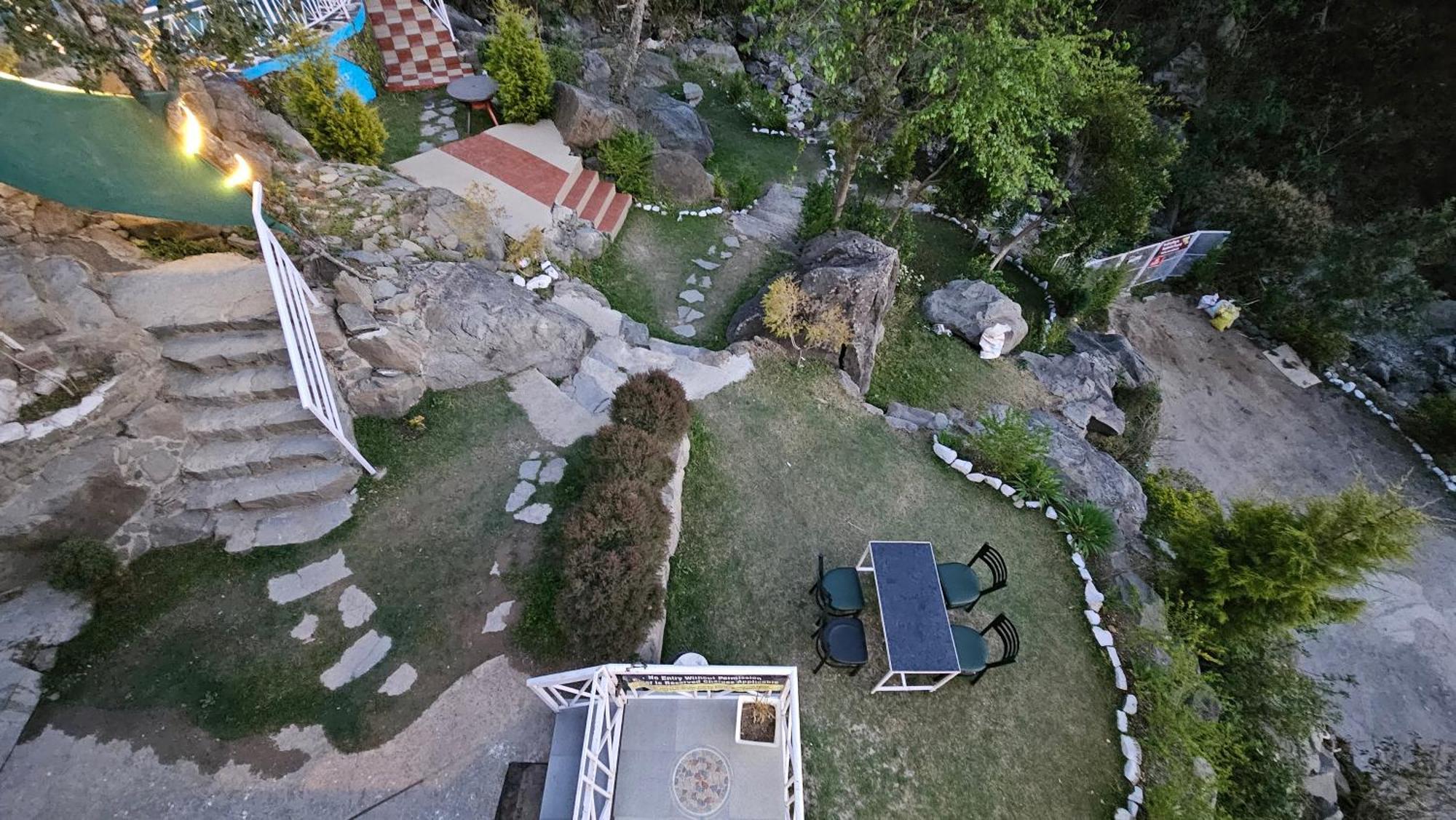 On The Rocks Ξενοδοχείο Kasauli Εξωτερικό φωτογραφία