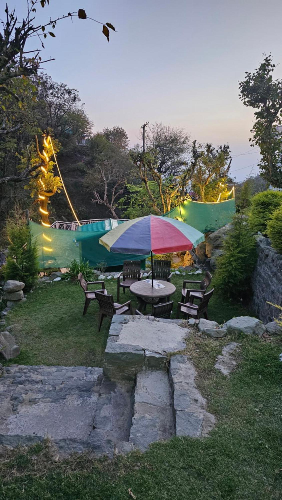 On The Rocks Ξενοδοχείο Kasauli Εξωτερικό φωτογραφία